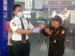 Lapar Bikin Pria di Makassar Ngamuk di Bank Saat Ditegur Tak Bermasker Lapar Bikin Pria di Makassar Ngamuk di Bank Saat Ditegur Tak Bermasker