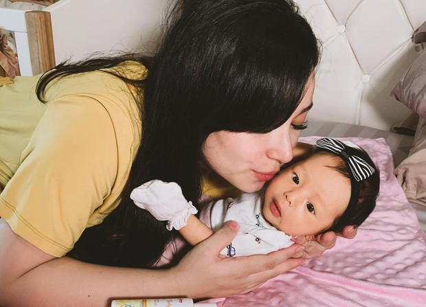 Tatapan Chloe/instagram.com/asmirandah89