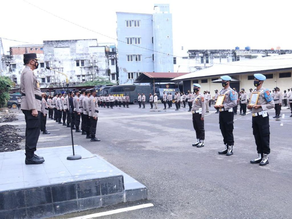 Terlibat Kasus Narkoba-Desersi, 14 Polisi di Sumsel Dipecat Terlibat Kasus Narkoba-Desersi, 14 Polisi di Sumsel Dipecat