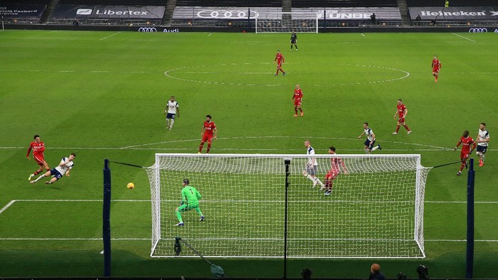 LONDON, ENGLAND - JANUARY 28: Trent Alexander-Arnold of Liverpool scores their teams second goal during the Premier League match between Tottenham Hotspur and Liverpool at Tottenham Hotspur Stadium on January 28, 2021 in London, England. Sporting stadiums around the UK remain under strict restrictions due to the Coronavirus Pandemic as Government social distancing laws prohibit fans inside venues resulting in games being played behind closed doors. (Photo by Catherine Ivill/Getty Images)