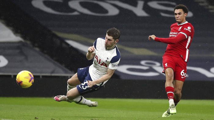 Liverpools Trent Alexander-Arnold scores his sides second goal during the English Premier League soccer match between Tottenham Hotspur and Liverpool at the Tottenham Hotspur Stadium in London, Thursday, Jan. 28, 2021. (Nick Potts/Pool via AP)