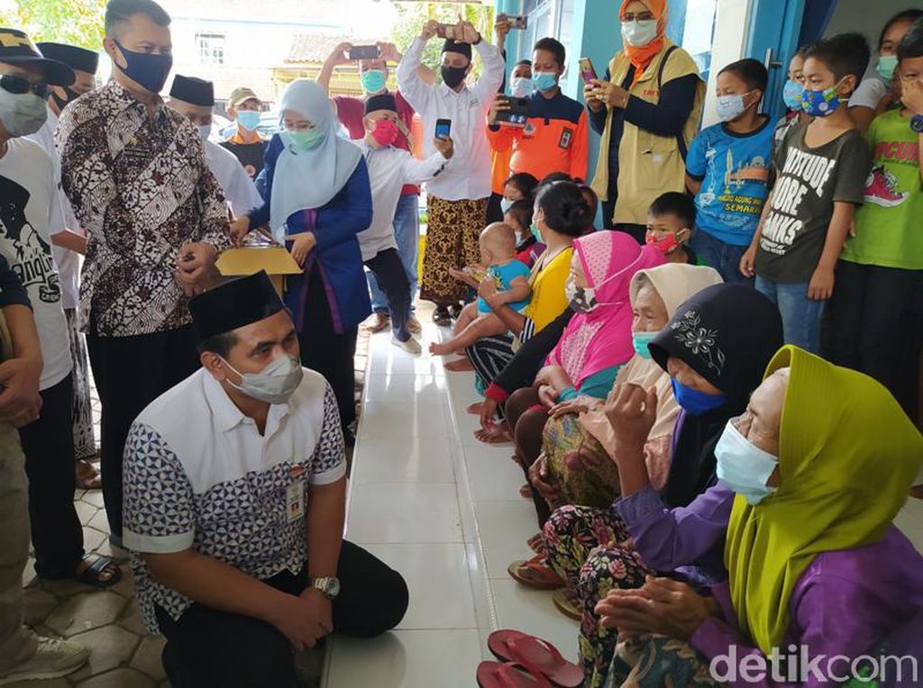 Wagub Jateng Pesan ke Pengungsi Merapi di Magelang: Ikuti Arahan Tim BPBD Wagub Jateng Pesan ke Pengungsi Merapi di Magelang: Ikuti Arahan Tim BPBD