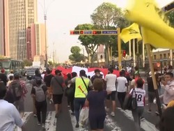 Warga Demo Menentang Lockdown di Peru