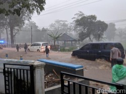 Kota Jember Dikepung Banjir, Puluhan Rumah Tergenang