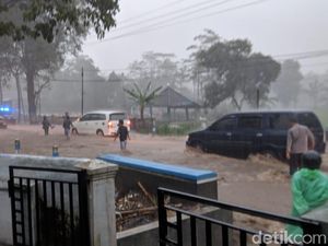Kota Jember Dikepung Banjir, Puluhan Rumah Tergenang Kota Jember Dikepung Banjir, Puluhan Rumah Tergenang