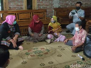 Keluarga Tunggu Kepulangan Jenazah Kakak Beradik Korban Sriwijaya Air di Sragen Keluarga Tunggu Kepulangan Jenazah Kakak Beradik Korban Sriwijaya Air di Sragen
