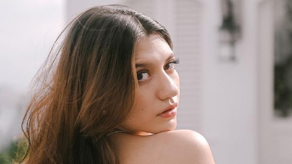 10 Potret Cassandra Lee, Si Cantik yang Ingin Pandemi Cepat Berlalu