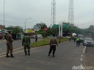 Kasus Corona Meningkat, Aparat Sekat Wisatawan ke Pangandaran Kasus Corona Meningkat, Aparat Sekat Wisatawan ke Pangandaran