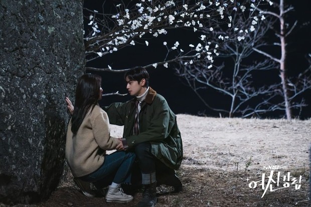 Cha Eun Woo saat memakai Cotton Cargo Jacket koleksi dari GUCCI/Sumber/LYST. Cha Eun Woo saat memakai Cotton Cargo Jacket koleksi dari GUCCI.