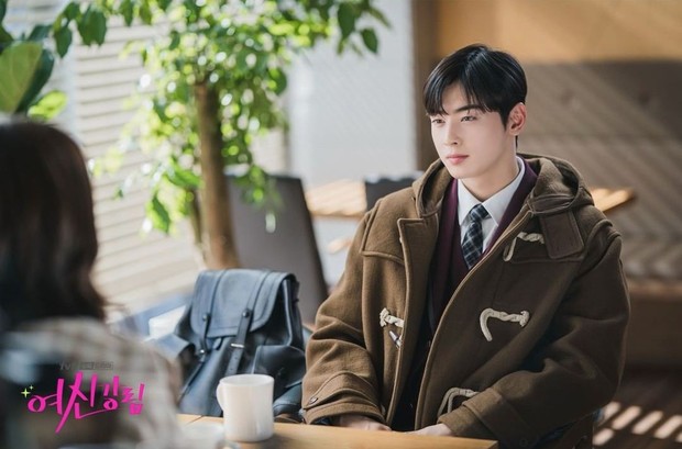 Cha Eun Woo saat memakai Togle Butten Hoodie Coat dari koleksi Studio Tomboy/Sumber/tvndrama.official. Cha Eun Woo saat memakai Togle Butten Hoodie Coat dari koleksi Studio Tomboy.
