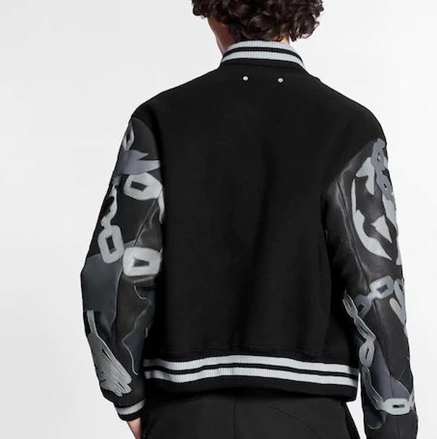 Chains Camo Varsitu Jacket dari Louis Vuitton/Sumber/Louis Vuitton. Chains Camo Varsitu Jacket dari Louis Vuitton.