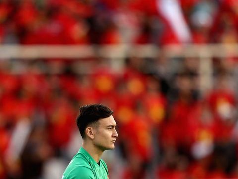 ABU DHABI, UNITED ARAB EMIRATES - JANUARY 12:  Dang Van Lam of Vietnam looks on during the AFC Asian Cup Group D match between Vietnam and Iran at Al Nahyan Stadium on January 12, 2019 in Abu Dhabi, United Arab Emirates.  (Photo by Francois Nel/Getty Images)