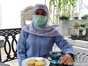 Empat Minggu Isolasi Mandiri, Gubernur Khofifah Akhirnya Negatif Corona Empat Minggu Isolasi Mandiri, Gubernur Khofifah Akhirnya Negatif Corona