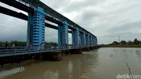 Hati-hati! Pintu Air Pengendali Banjir Wilalung Berstatus Awas