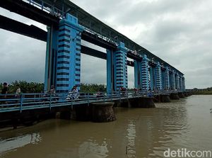 Hati-hati! Pintu Air Pengendali Banjir Wilalung Berstatus Awas