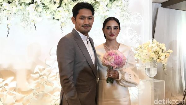 8 Potret Bahagia Ibnu Jamil dan Ririn Ekawati usai Ijab Kabul