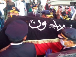 Momen Tim DVI Serahkan Jenazah Kapten Afwan ke Pihak Keluarga