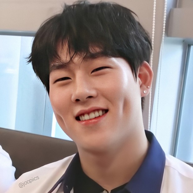 Joohoney tampak tersenyum dalam potongan interview acara Knowing Bros