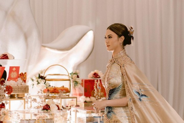 Marcella Daryanani/instagram.com/marcelladaryanani Marcella Daryanani memakai lipstik efek glossy/instagram.com/marcelladaryanani