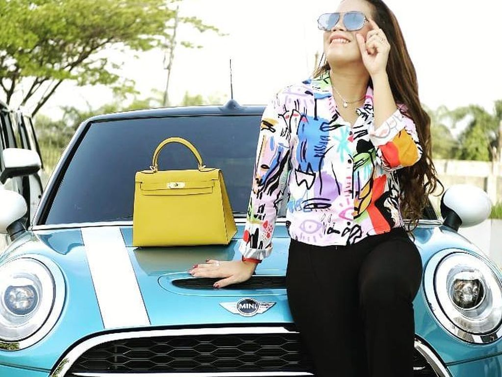 7 Fakta Pebisnis Wanita Jual Perhiasan Imitasi, Sebulan Kantongi Rp 4,5 M 7 Fakta Pebisnis Wanita Jual Perhiasan Imitasi, Sebulan Kantongi Rp 4,5 M