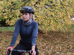 Pebalap Sepeda Cantik Dipecat dari Tim karena Tampil di Majalah Playboy