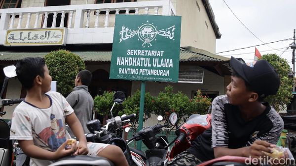 Plang NU Mejeng di Petamburan Gantikan Plang FPI yang Dilarang