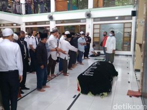 Banyak Orang Salatkan Jenazah Kapten Afwan di Masjid Dekat Rumah Duka