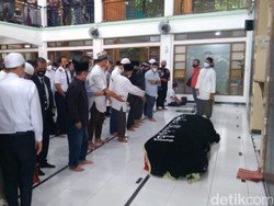 Banyak Orang Salatkan Jenazah Kapten Afwan di Masjid Dekat Rumah Duka