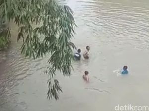 Mandi di Sungai, Santri di Trenggalek Ditemukan Tewas Tenggelam Mandi di Sungai, Santri di Trenggalek Ditemukan Tewas Tenggelam