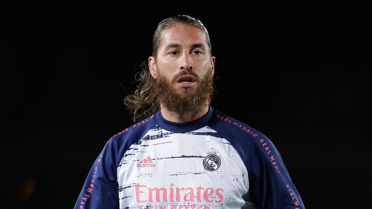 Sergio Ramos dikabarkan menolak tawaran pemangkasan gaji Real Madrid. (Foto: Getty Images/Gonzalo Arroyo Moreno)