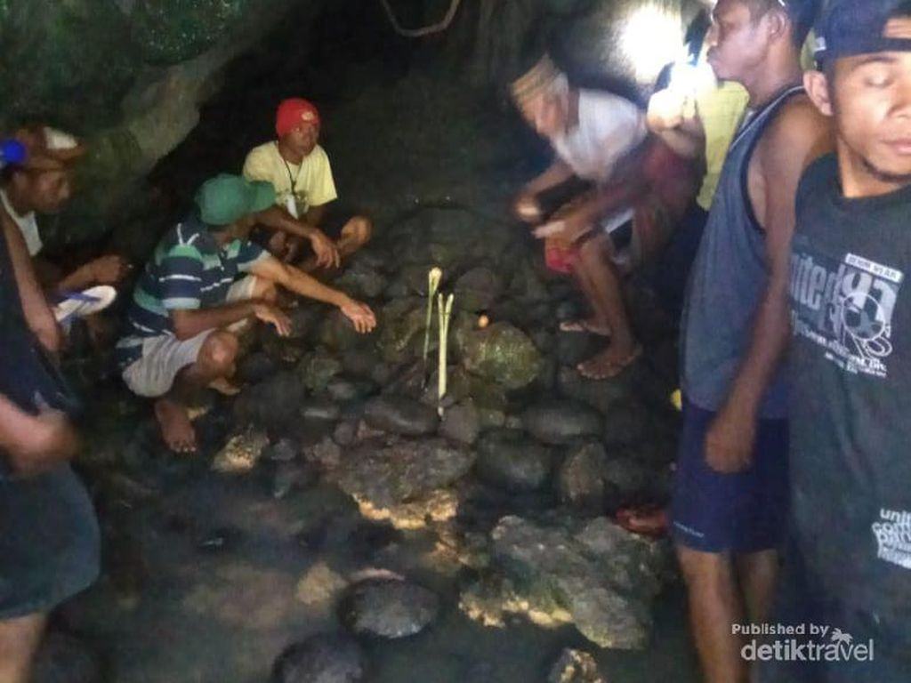 Uniknya Istana Ular di Desa Wisata Galang Manggarai Barat Flores Uniknya Istana Ular di Desa Wisata Galang Manggarai Barat Flores