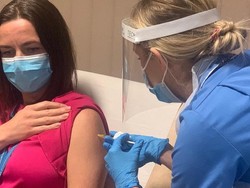 Vaksin COVID-19 Dosis Tunggal Johnson & Johnson 66% Efektif