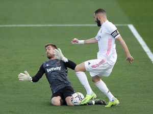 Madrid Butuh Gol, Kok Benzema Malah Diganti? Madrid Butuh Gol, Kok Benzema Malah Diganti?