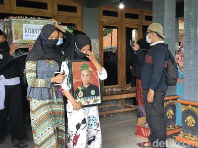 Duka Selimuti Pemakaman Kakak Beradik Korban Sriwijaya Air di Sragen