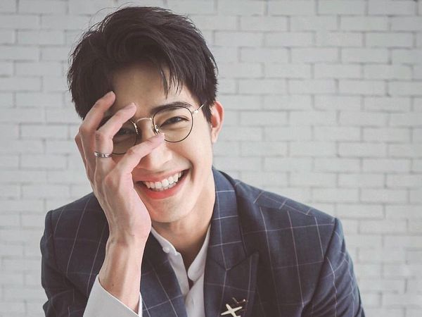 10 Potret Tampan Earth Pirapat, Pemeran Utama A Tale of Thousand Stars