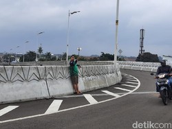 Bahaya Selfie Dibiarkan di Flyover Tapal Kuda