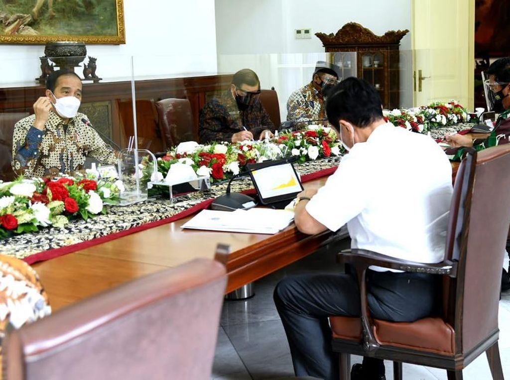 Jokowi Colek Luhut Gegara PPKM Tidak Efektif Tekan Covid-19 Jokowi Colek Luhut Gegara PPKM Tidak Efektif Tekan Covid-19