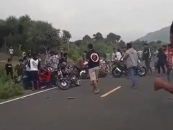 Viral Video Pembalap Liar Tabrak 2 Pengendara Motor di Jember
