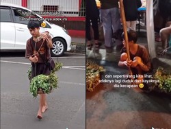 Tanpa Alas Kaki, Bocah Ini Tetap Gigih Keliling Jualan Kangkung