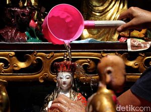 Klenteng Tien Kok Sie Solo Bersolek Menyambut Imlek