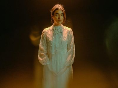 Mawar de Jongh Makin Serius Bermusik dengan Mesin Waktu