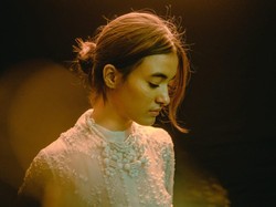 Mawar de Jongh Terpikat Lirik Mesin Waktu