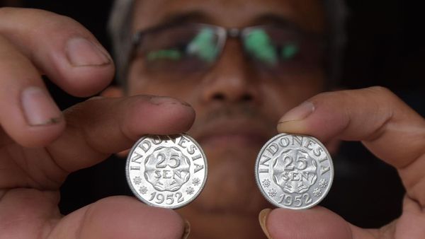 Foto Koleksi Ribuan Uang Kuno di Madiun