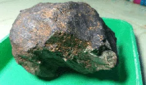 Melihat Lebih Dekat Meteorit yang Heboh Timpa Rumah Warga Lampung
