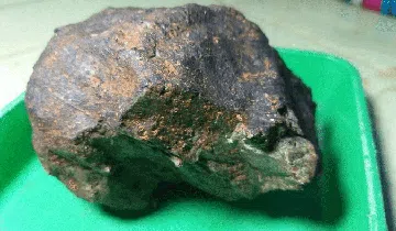 Melihat Lebih Dekat Meteorit yang Heboh Timpa Rumah Warga Lampung