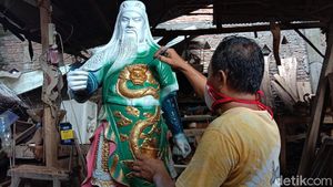 Pemahat Patung di Jepara Bertahan di Masa Pandemi Corona