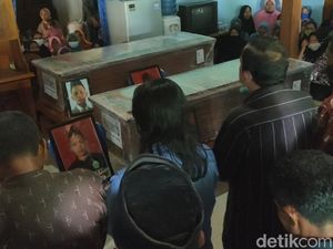 Kakak Beradik Korban Sriwijaya Air SJ182 Dimakamkan Berdampingan di Sragen Kakak Beradik Korban Sriwijaya Air SJ182 Dimakamkan Berdampingan di Sragen