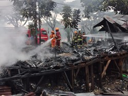 22 Kios Onderdil Motor di Bandung Hangus Terbakar