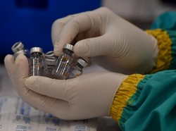 Pakistan Terima Vaksin COVID-19 Sinopharm dari China