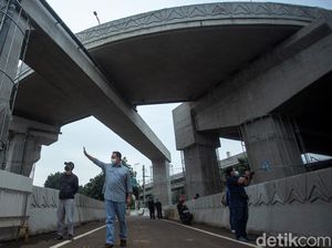 Saat Anies Baswedan Tinjau Flyover Tapal Kuda yang Mulai Diuji Coba Saat Anies Baswedan Tinjau Flyover Tapal Kuda yang Mulai Diuji Coba